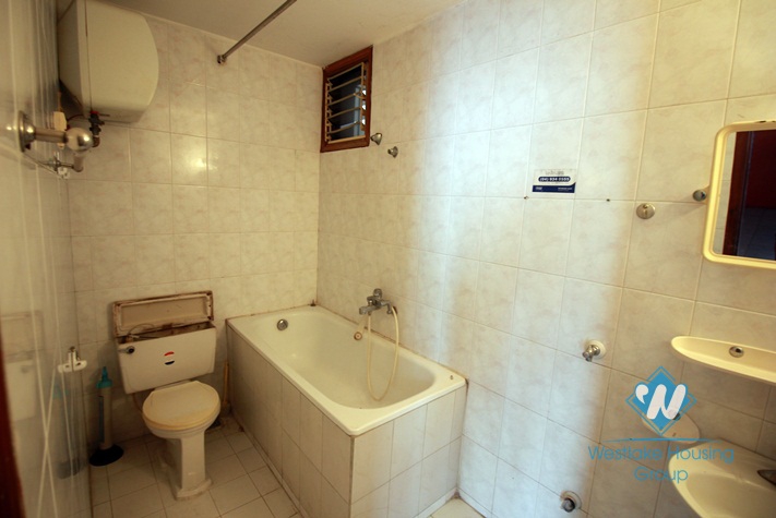 Bright house with courtyard for rent in Nghi Tam Village, Tay Ho, Ha Noi